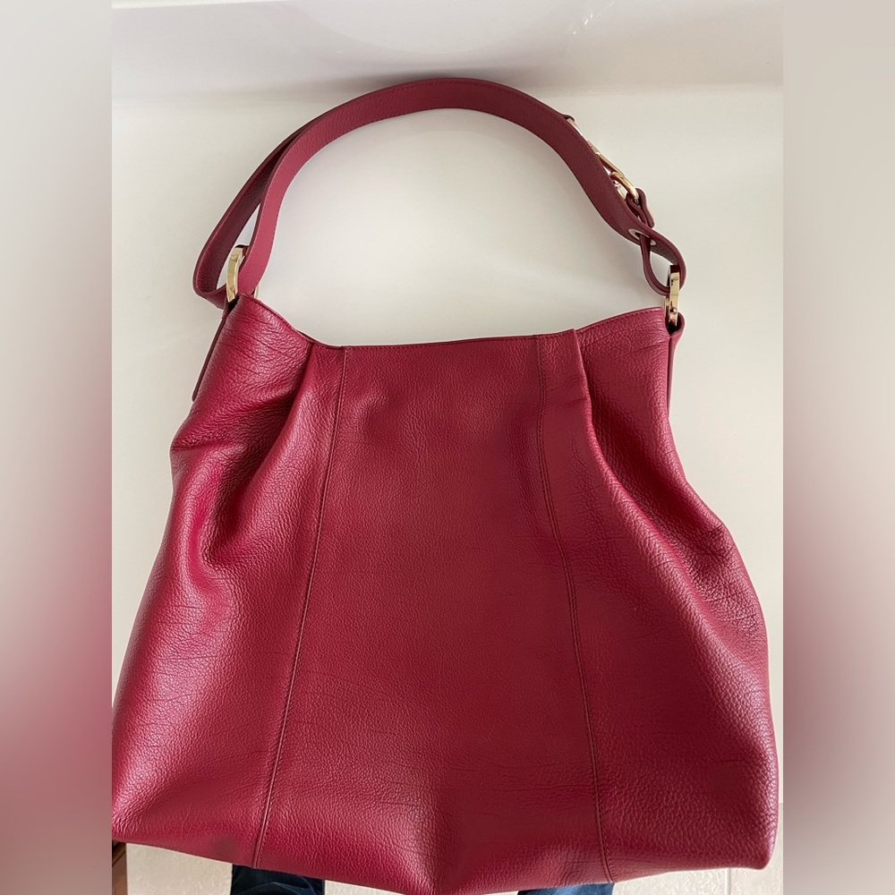 Massaccesi Hera in garnet red Verona